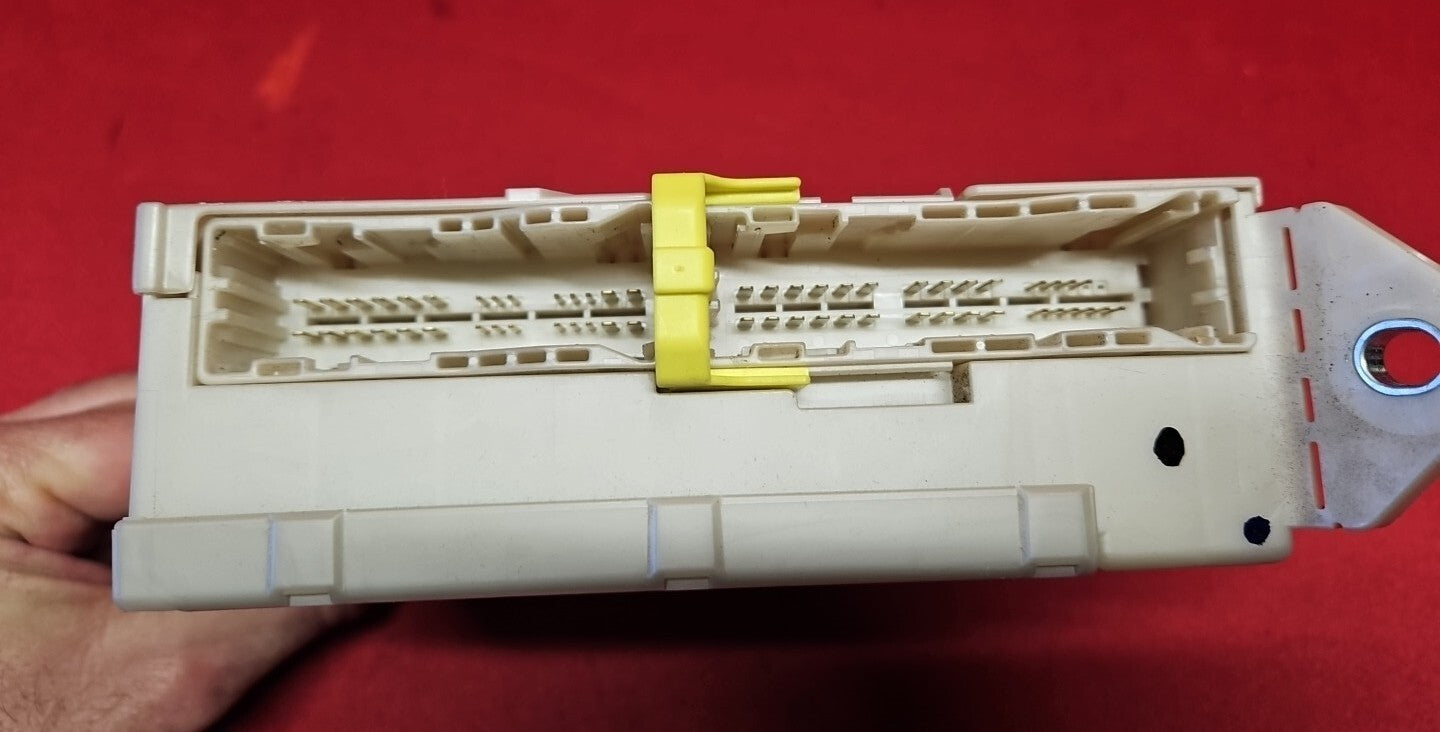 2006 - 2011 Lexus LEFT DRIVER Dash Fuse Box Junction Block 82730-30271