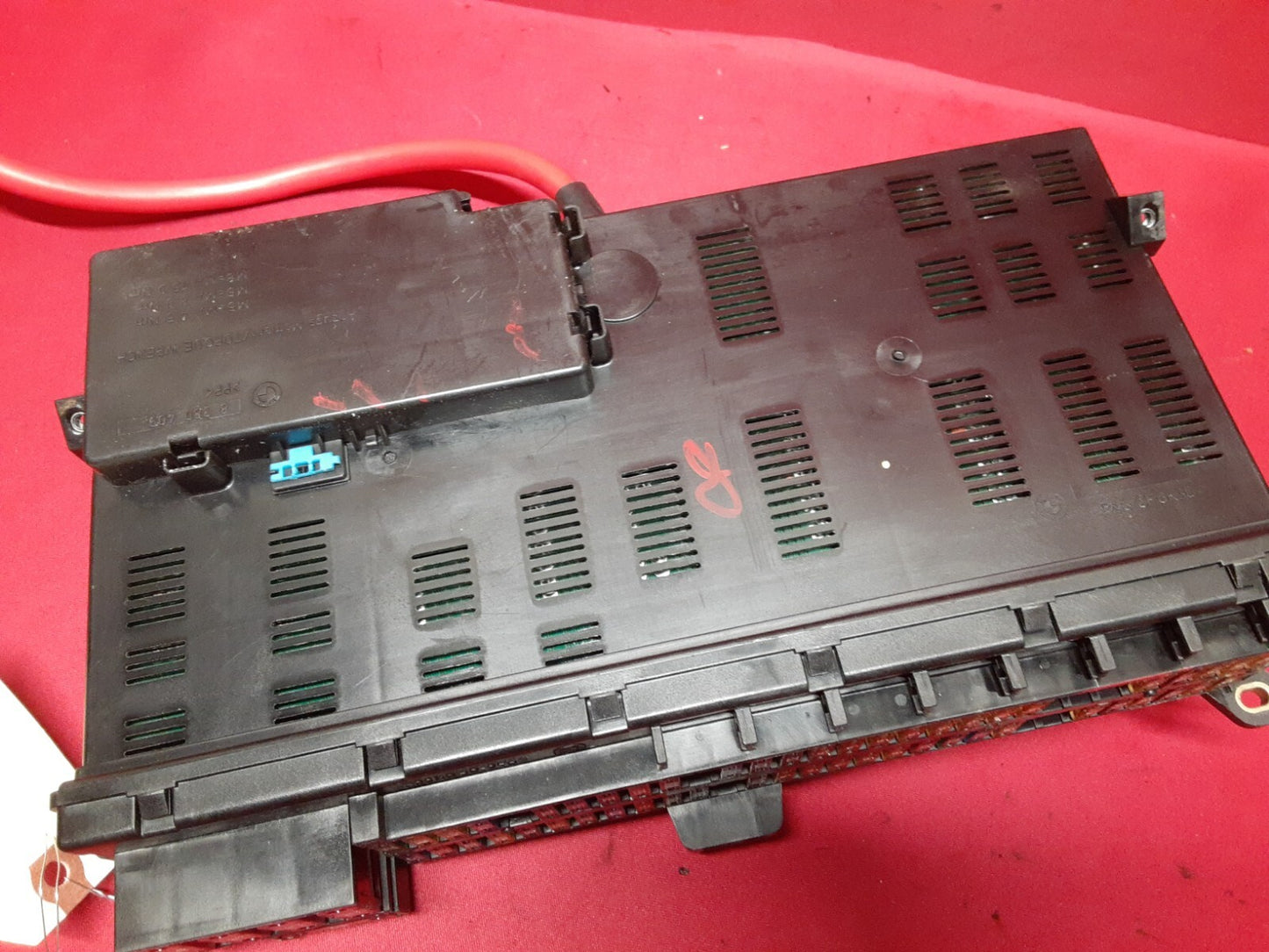 2003 - 2005 Land Rover Range Rover HSE Passenger Under Dash Fuse Box YQE500050