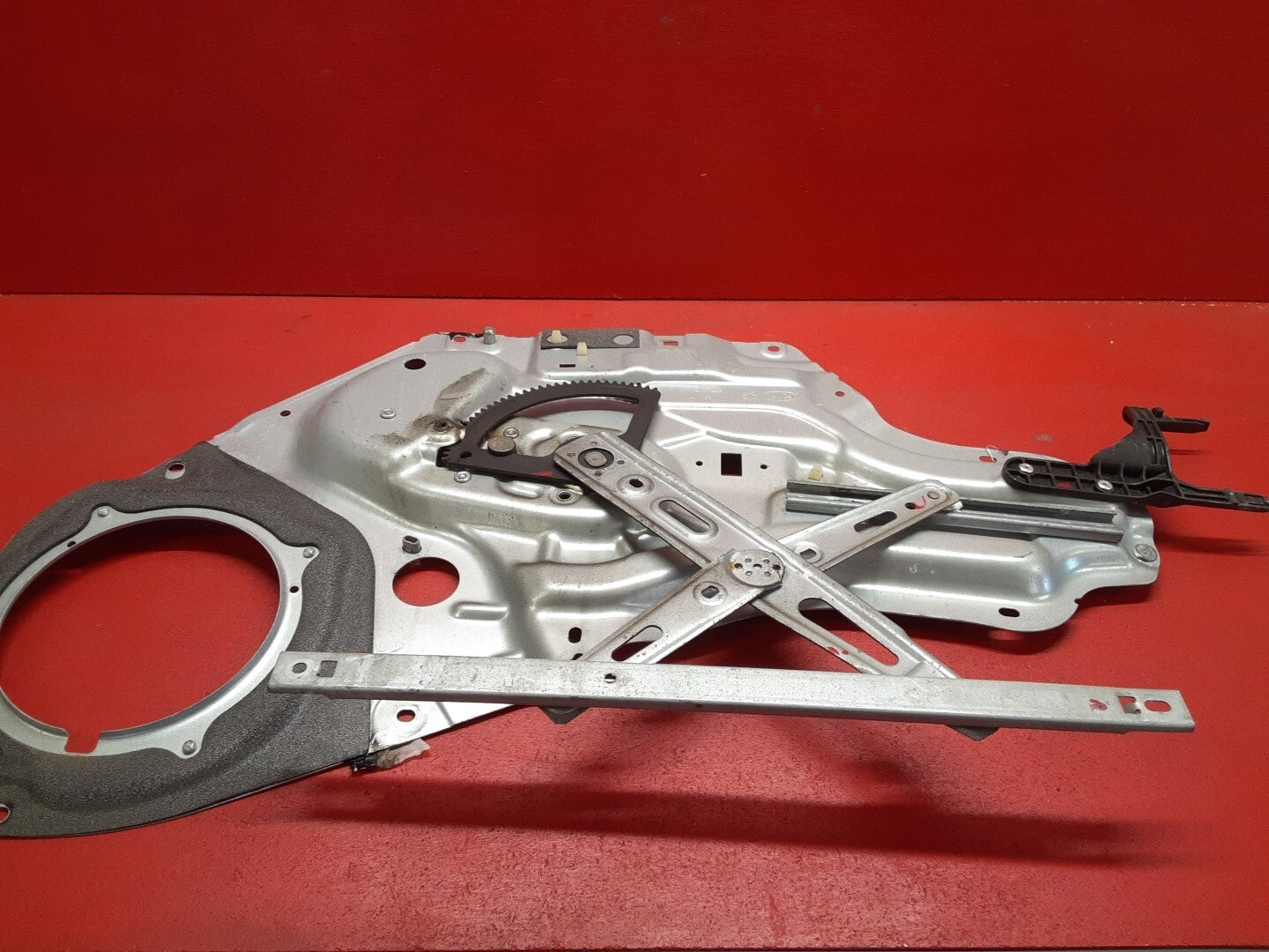 2010 2011 Kia Soul FRONT LEFT DRIVER SIDE Window Regulator Assembly 824012K000