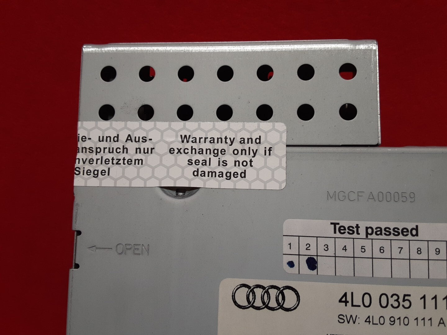 2007 -2008 Audi Q7 6Disc 6 Disc CD Changer 4L0-035-111 / 4L0-910-111-A