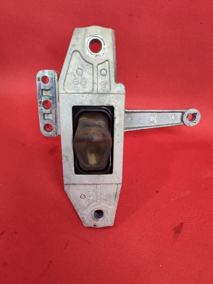 2019-2025 Kia Forte / Soul 2.0L Auto Trans Engine Mount Side Bracket - 68k Miles