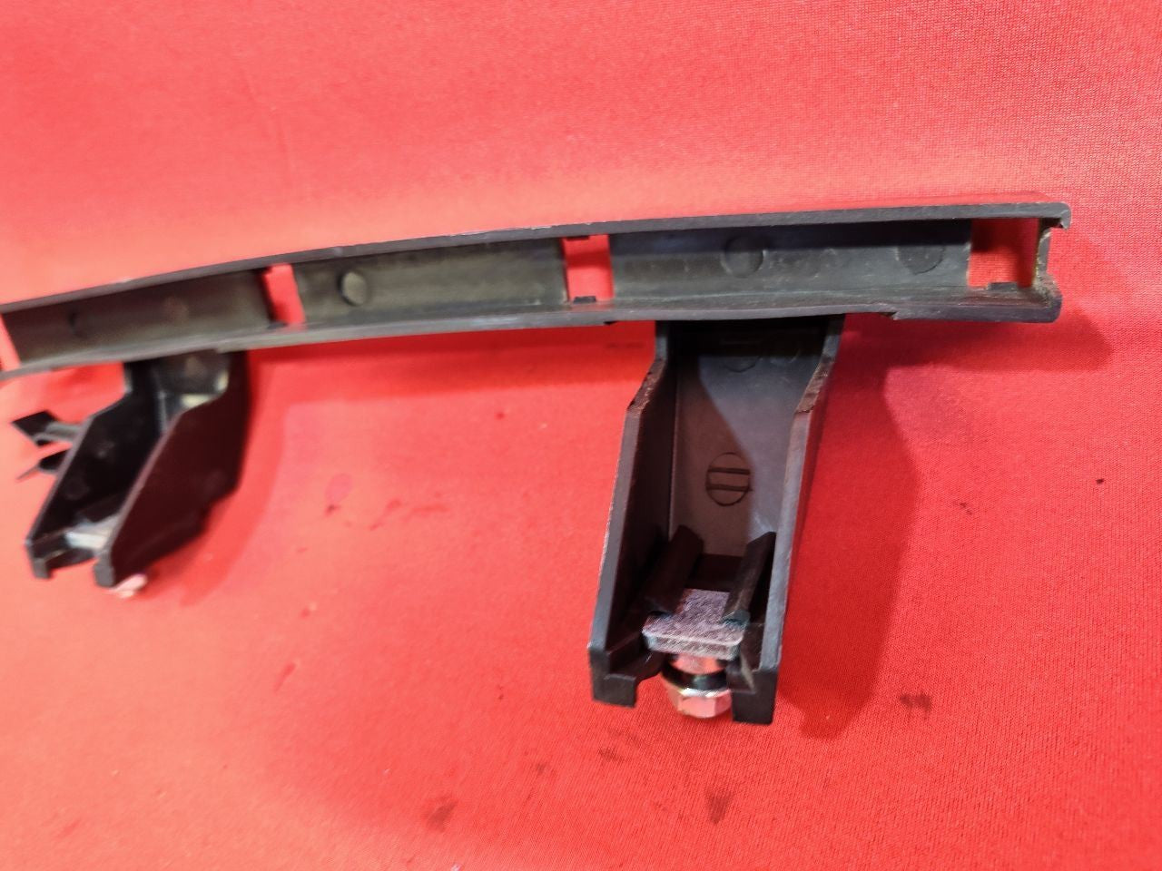 2012-2019 Fiat 500 Front RIGHT PASSENGER Door Glass Window Channel Guide SET