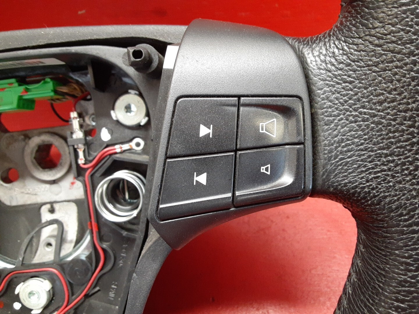 2007 Volvo V50 Steering Wheel w/ Navigation 30764361