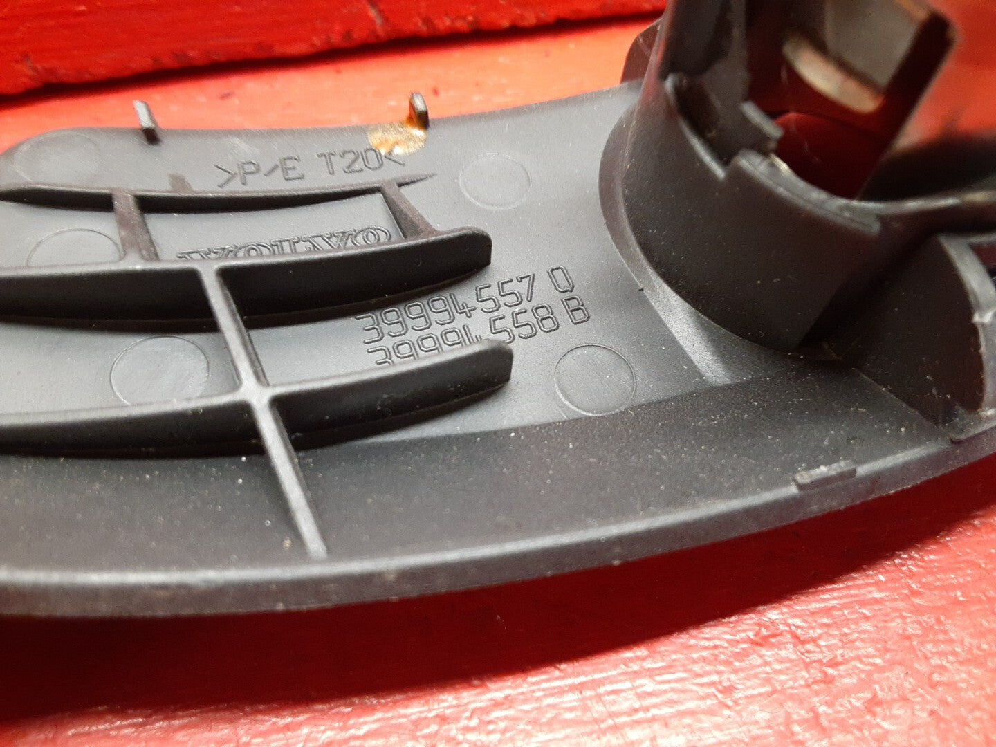2004 - 2007 Volvo V50 Front Center Console Power Outlet Trim Bezel 39994558B