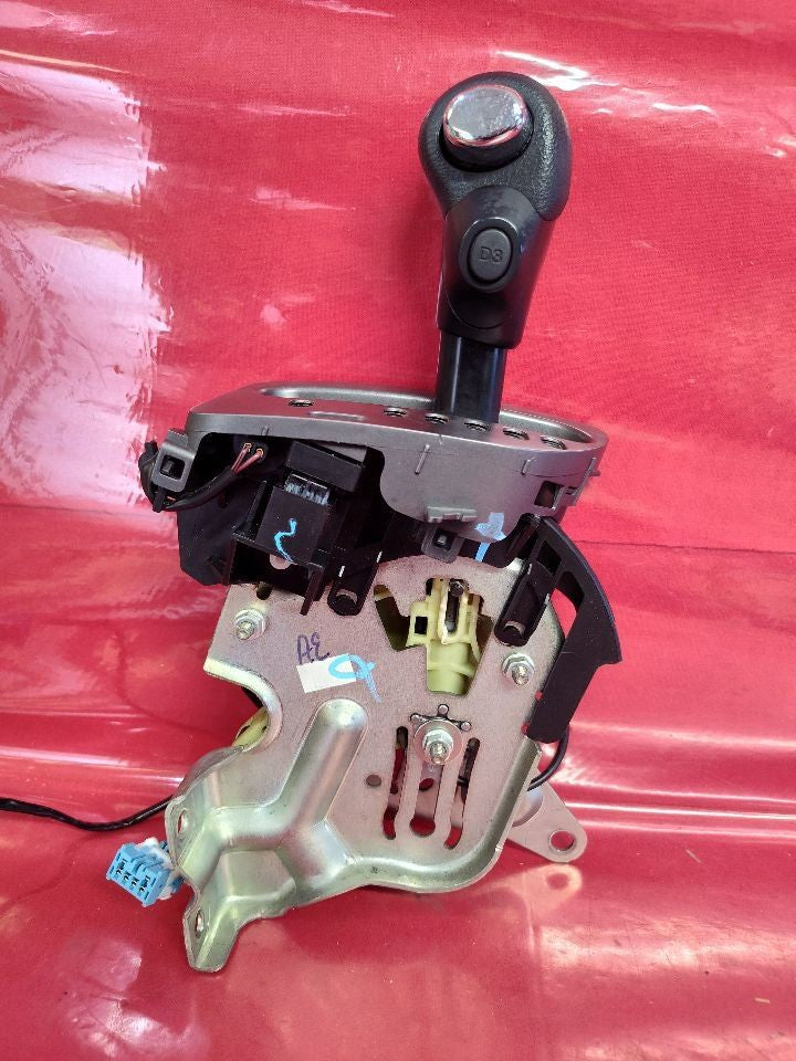 2005-2007 Honda Odyssey 3.5L Transmission Gear Shifter Lever Selector w/ Bezel