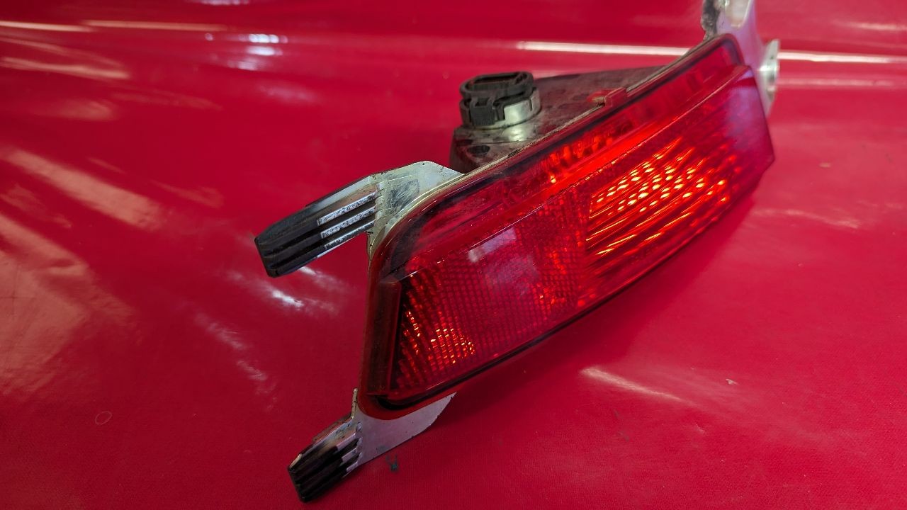 2012-2019 Land Rover Range Rover Evoque RIGHT REAR Bumper Fog Lamp Reflector Red