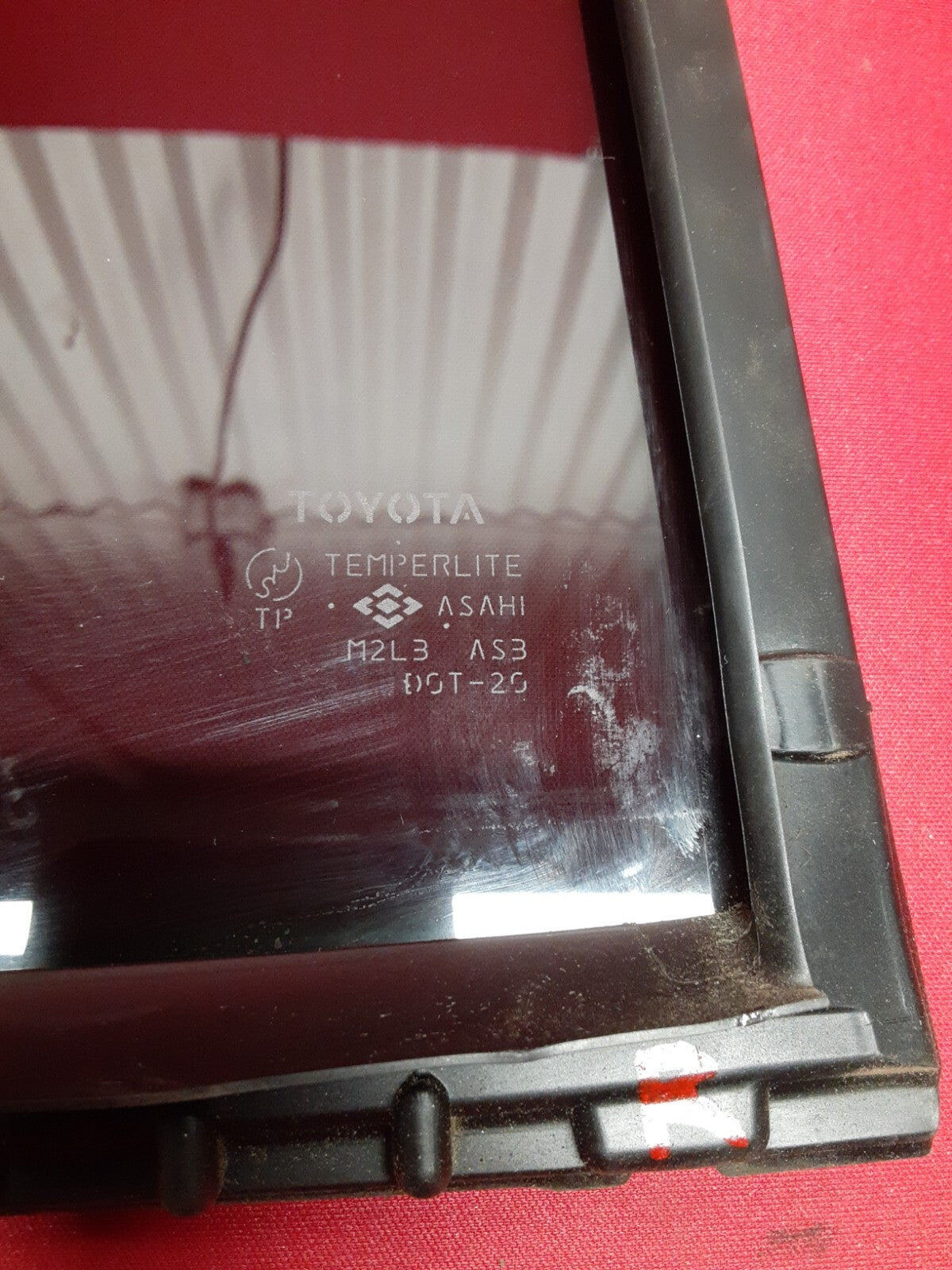 2001 - 2007 Toyota Highlander RIGHT REAR Door Quarter VENT Glass Window M2L3 AS3