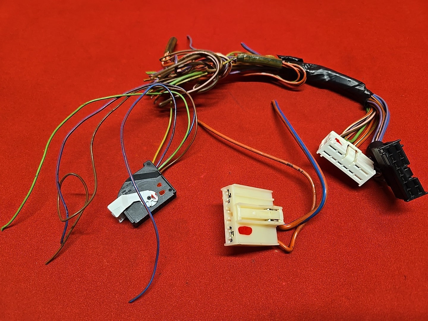 2006 Range Rover HSE / Supercharged 4.2L 4.4L V8 Engine Bay Fuse Box - PIGTAILS