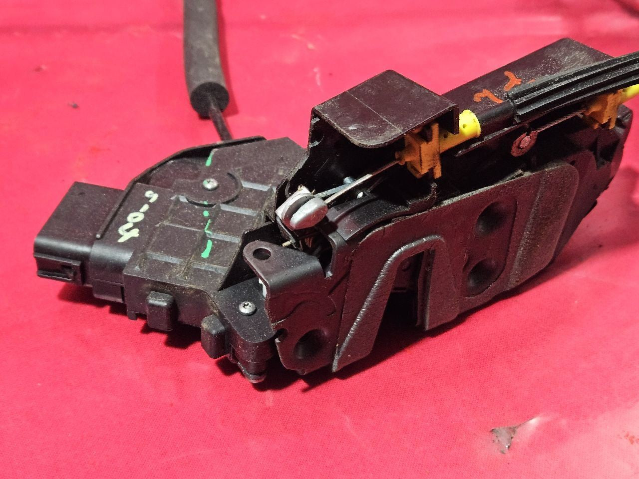 2010-2019 Land Rover FRONT LEFT DRIVER Door Latch Lock Actuator w/ Bracket