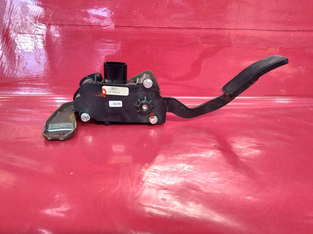 2006-2010 Ford Explorer / Sport Trac Mercury Mountaineer Accelerator Gas Pedal