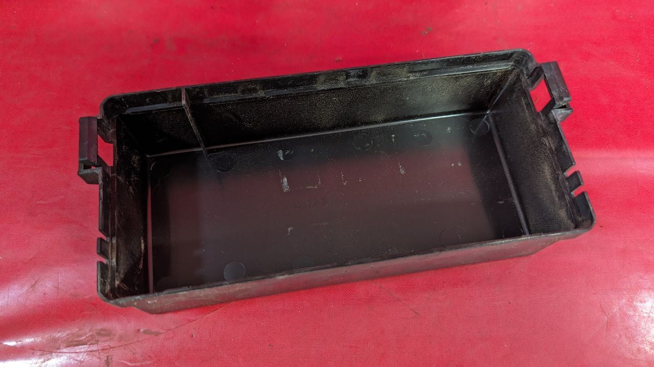 2000 Nissan Pathfinder Auto Trans 4WD Engine Bay Fuse Box Junction Block
