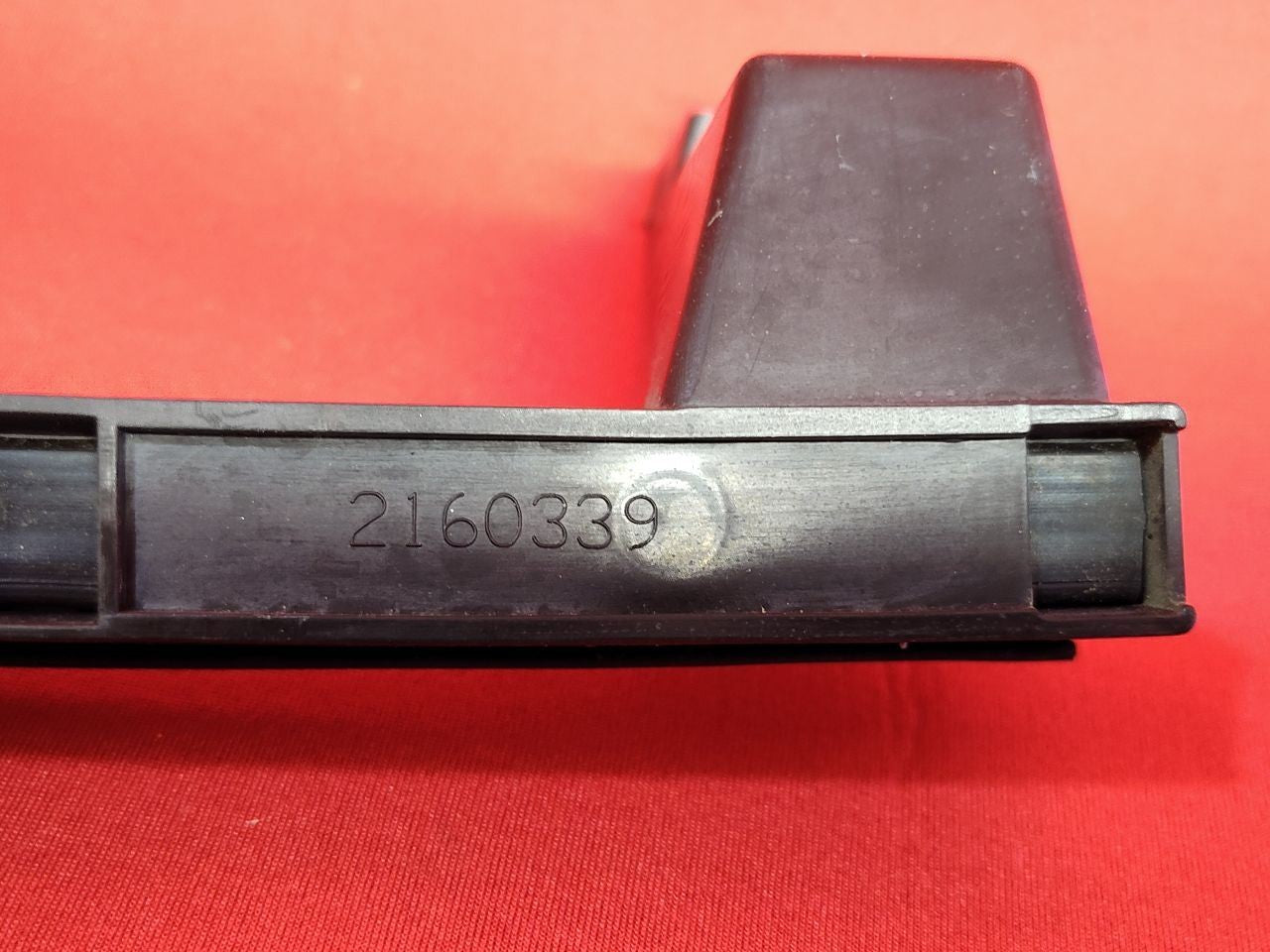 2012-2019 Fiat 500 Front LEFT DRIVER Door Glass Window Channel Guide Bracket SET