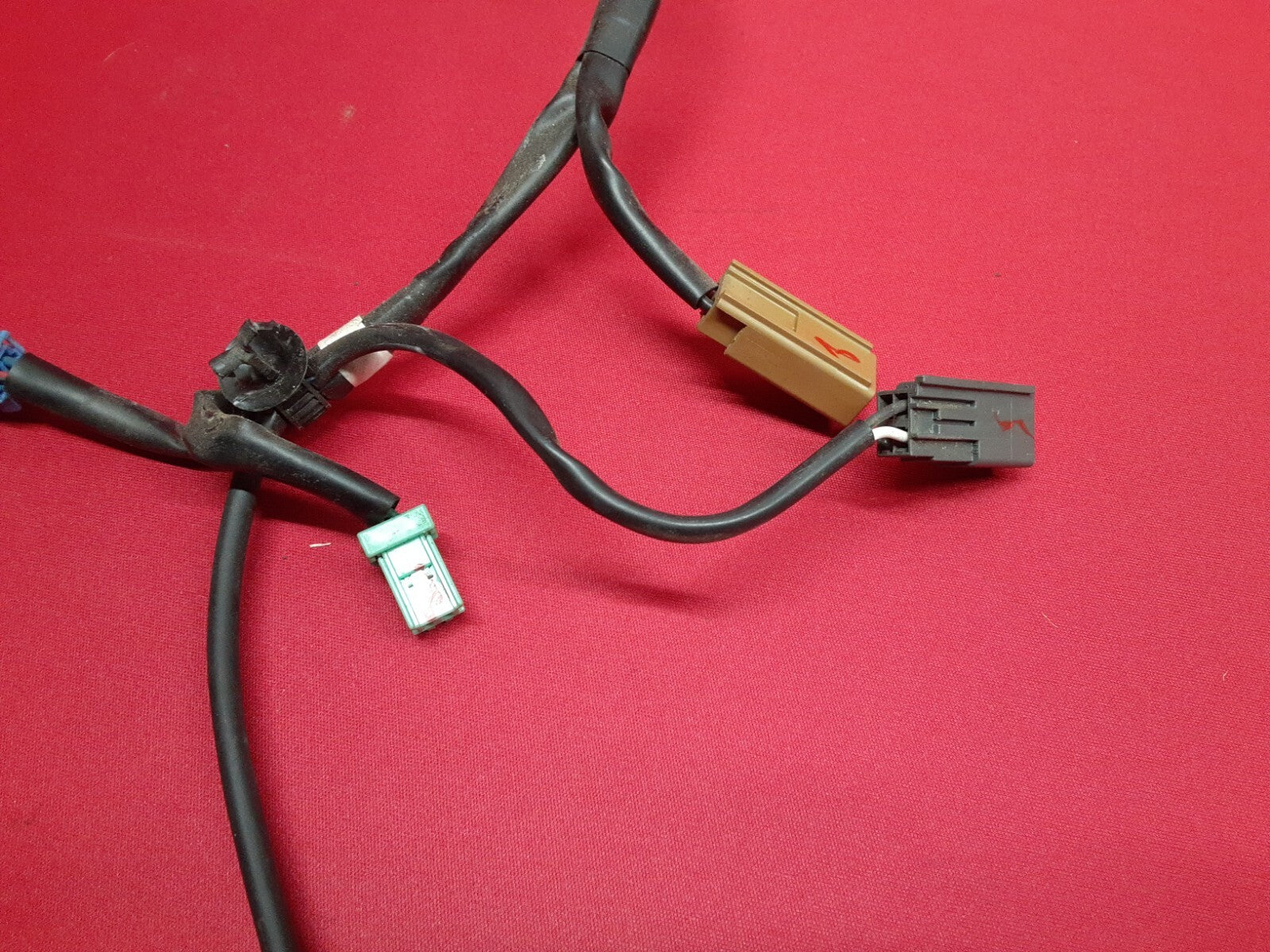 2007 - 2009 Mazda CX-7 LEFT DRIVER Power Seat Outer Wiring Harness 	EG23-88-1H9