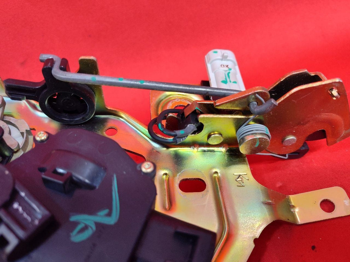 2000-2006 Suburban Tahoe Yukon 02-06 Escalade Liftgate Hatch Window Latch
