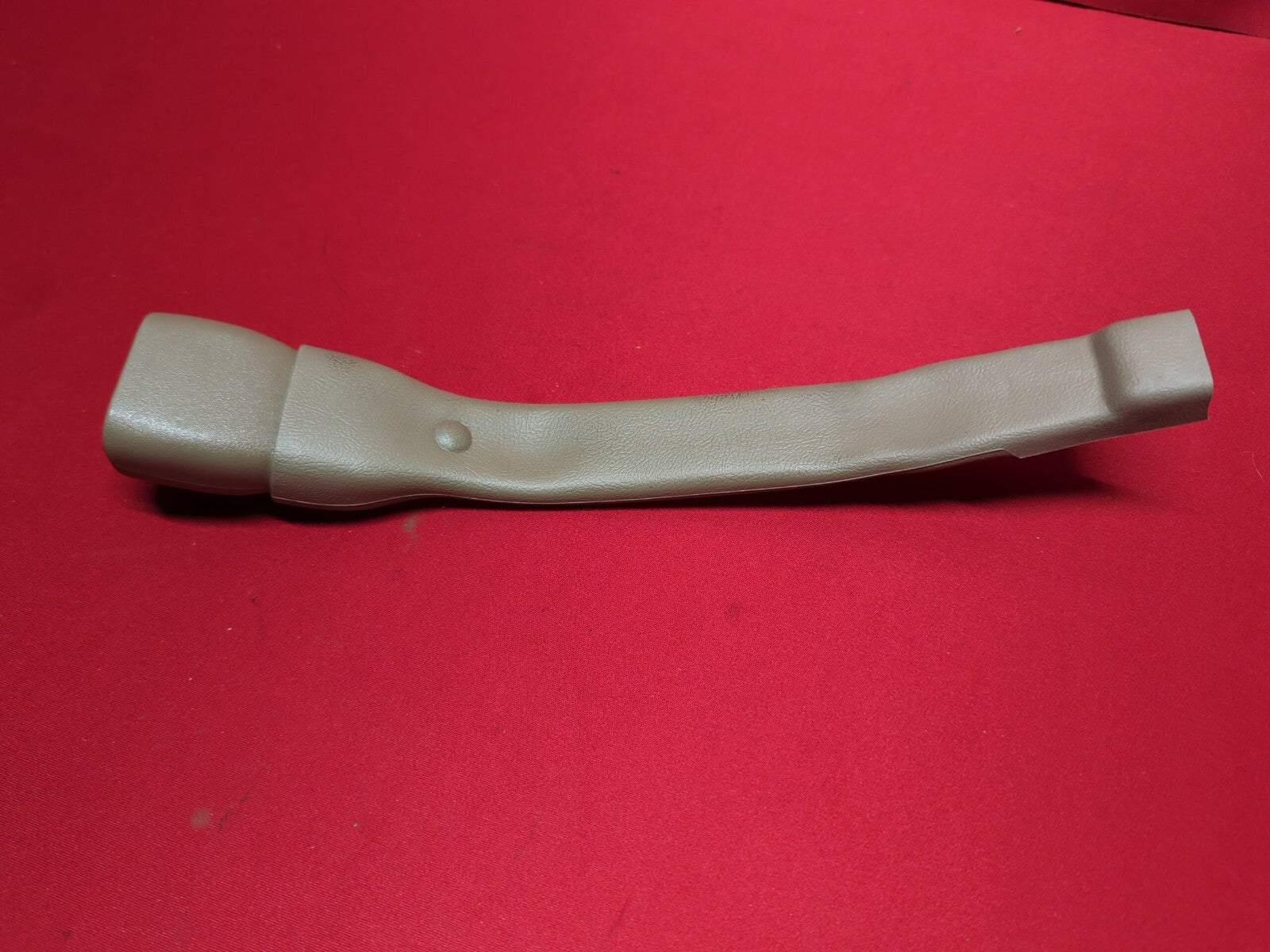 2001 - 2004 Grand Cherokee Front Right Seat Belt Buckle - Sandstone 5JQ221T5AA
