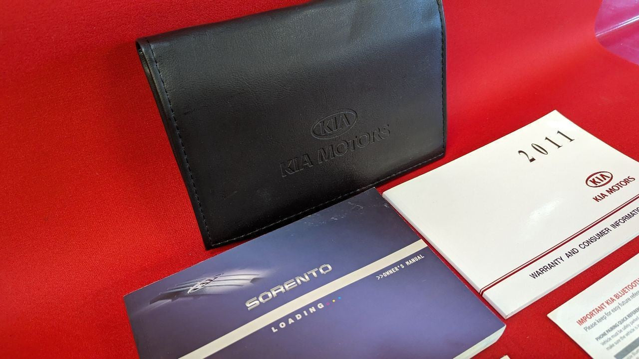 2011 Kia Sorento 2.4L Auto Trans Owner's Manual Booklet Set w/ Case