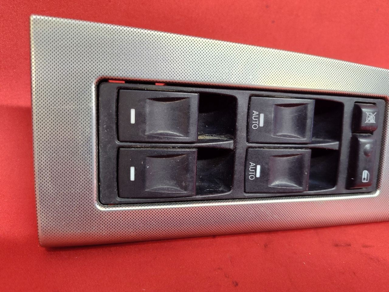 2005-2007 Jeep Grand Cherokee FRONT LEFT Driver Master Window Switch w/ Bezel