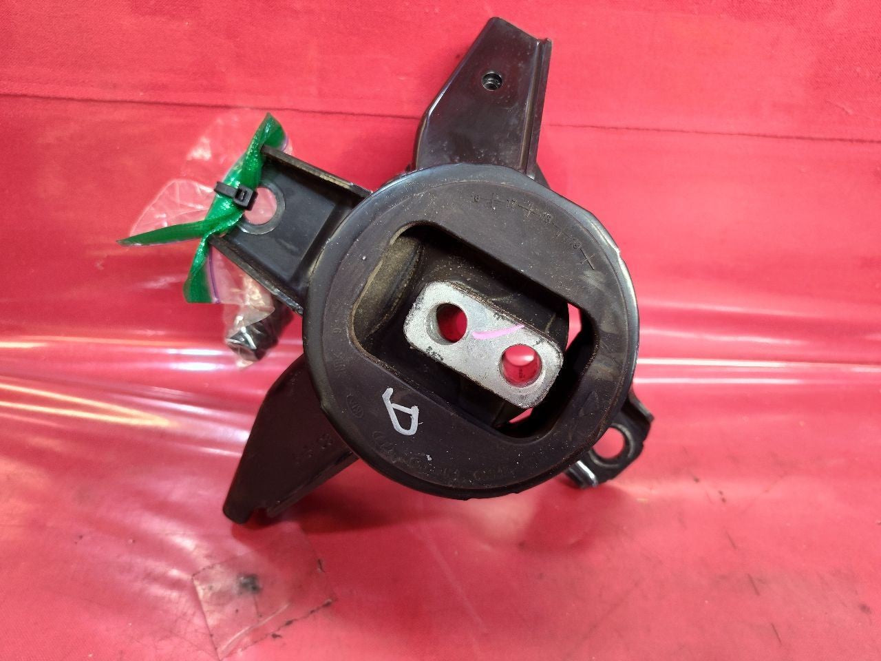 2016-2020 Kia Sorento LEFT DRIVER Engine Transmission AWD Mount w/ Bolts