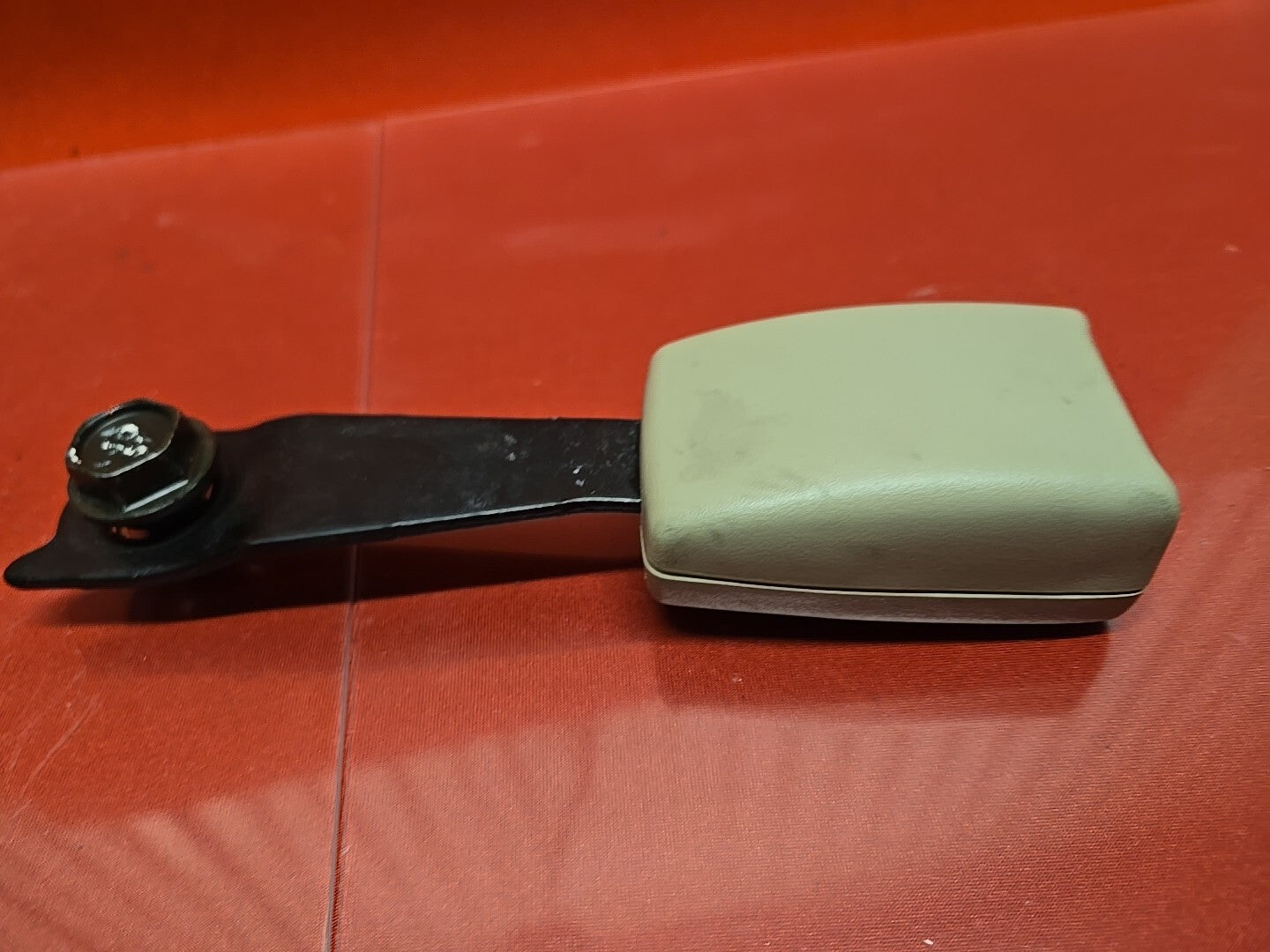 2001 - 2006 Mitsubishi Montero LIMITED/XLS RIGHT PASSENGER Seat Belt Buckle