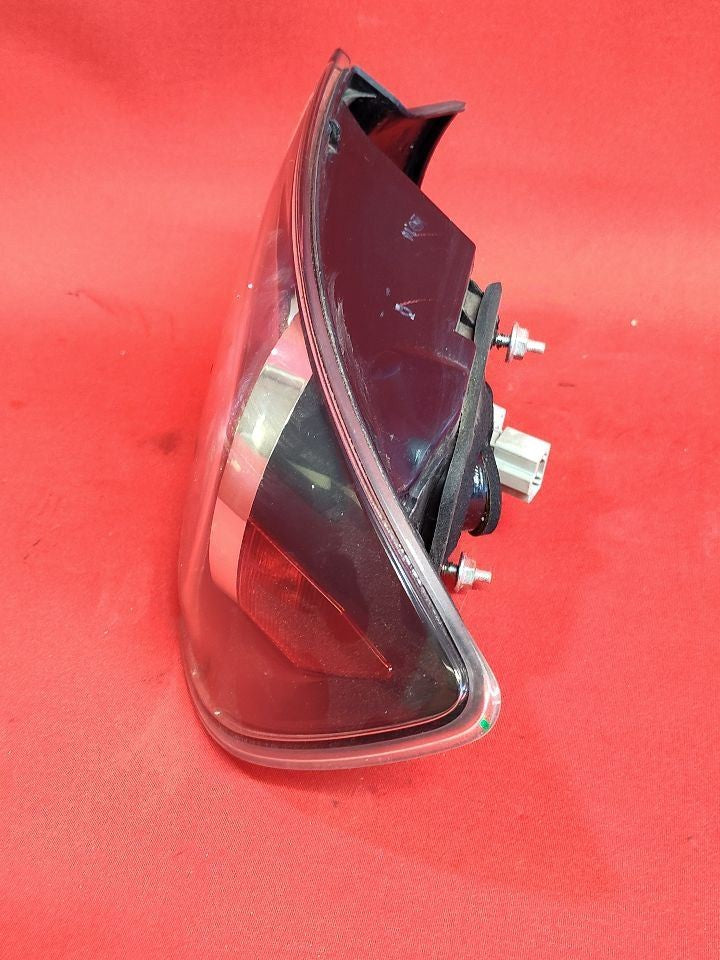 2007-2009 Mazda Mazda3 SEDAN Quarter Mounted RIGHT PASSENGER Tail Light Lamp LED