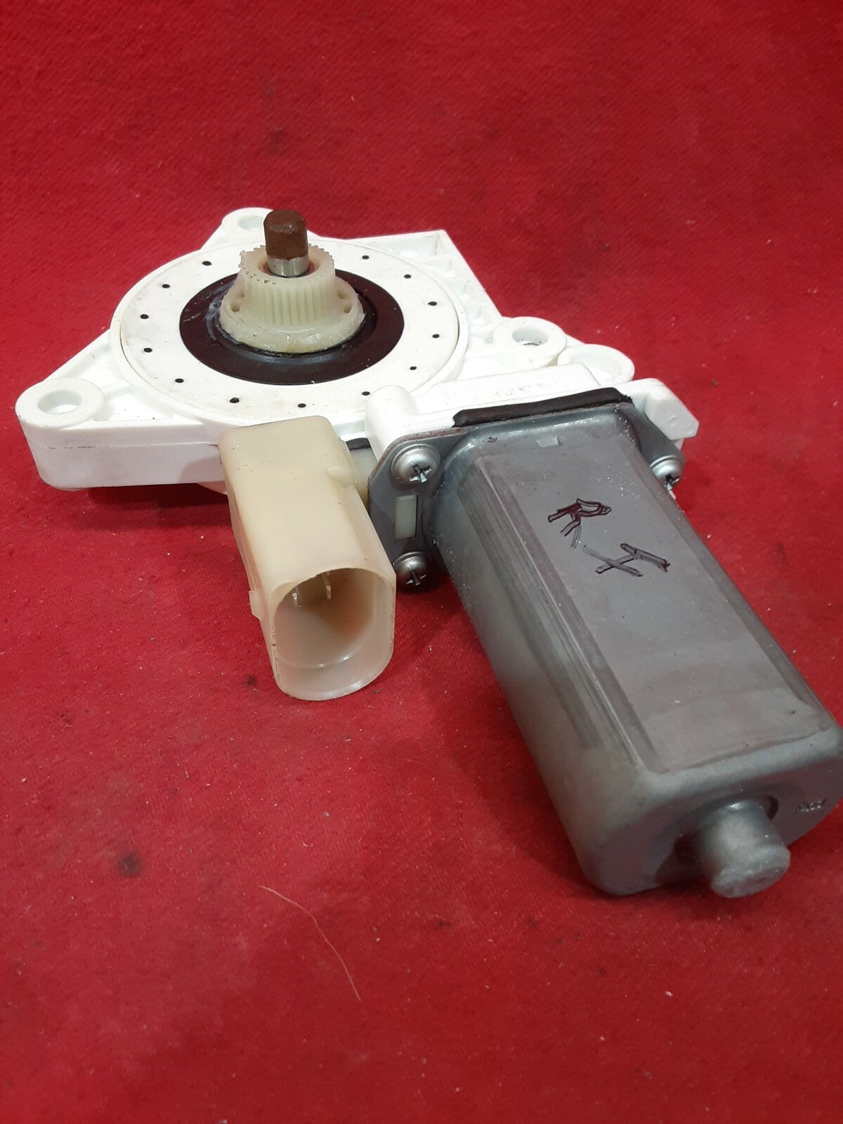 2012 - 2017 BMW 6 Series - Front Right / Passenger Side Window Motor - 7304522