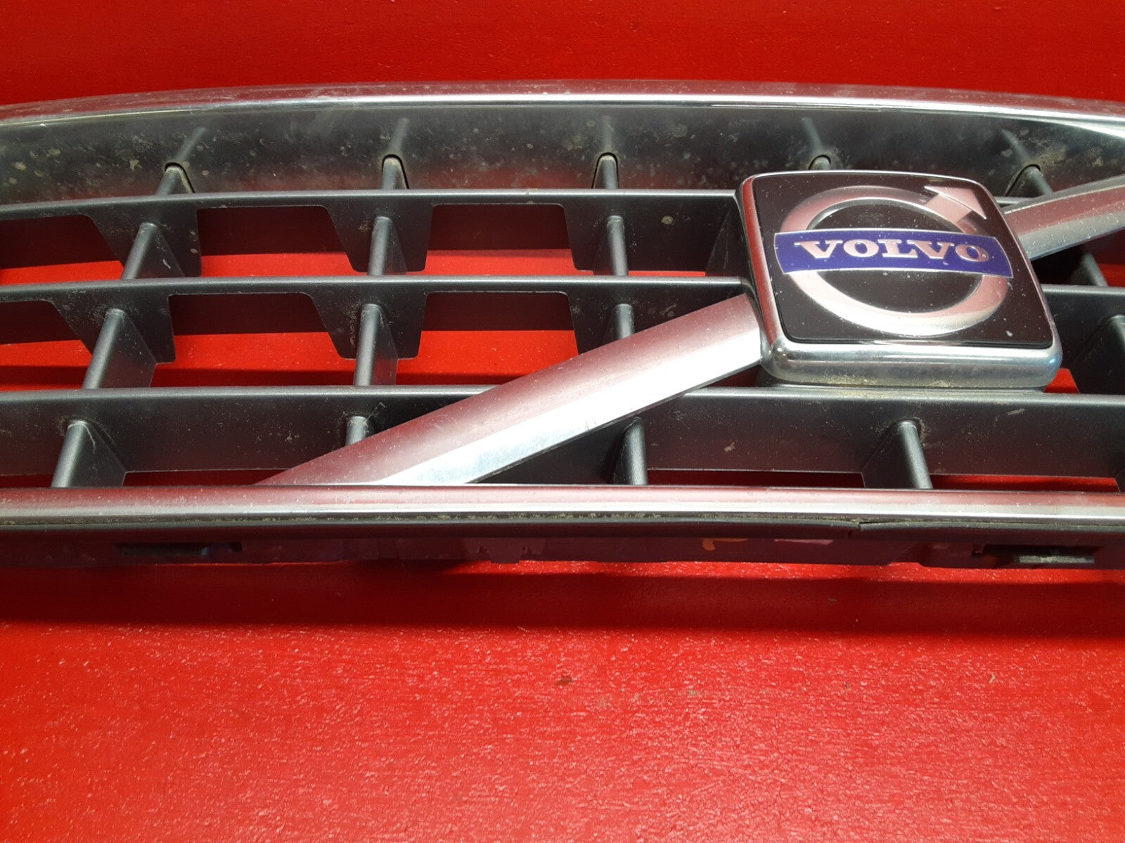 2003 - 2006 Volvo XC90 Front Grille 8620641