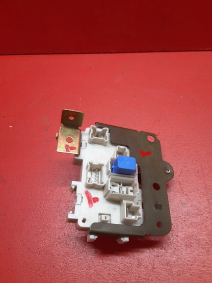 2005 Nissan Pathfinder Cabin Fuse Block Relay 1564-EA000