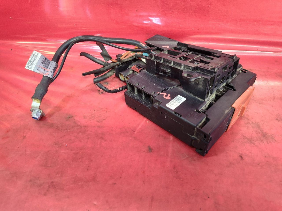 2006-2017 Mercedes Benz FRONT Prefuse Fuse Box Junction Block Battery Terminal