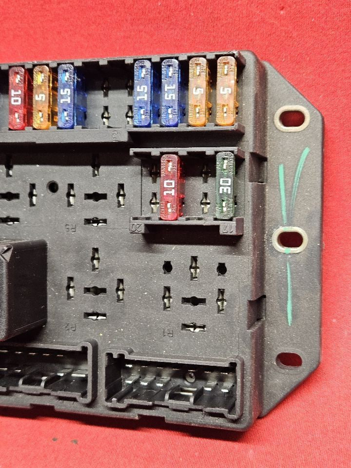 2006 Range Rover HSE / Supercharged 4.2L 4.4L V8 Engine Bay Fuse Box Block