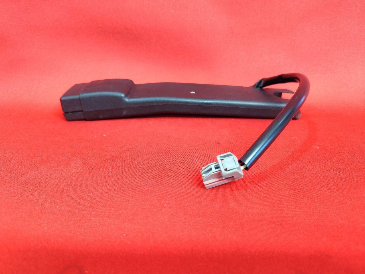 2013-2018 Dodge Ram Pickup FRONT Left -or- Right Seat Belt Buckle Tongue Black