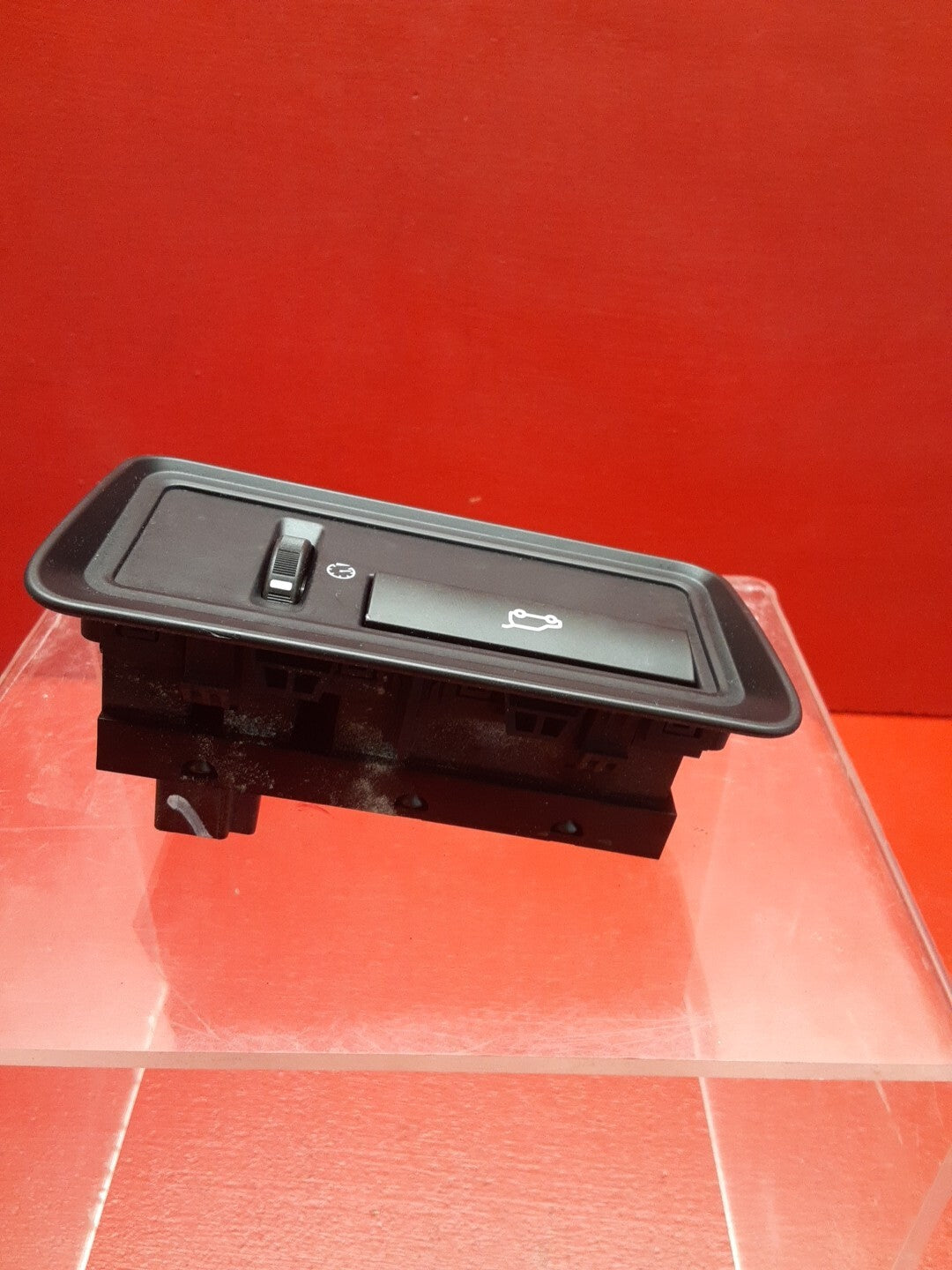 2013-2018 Range Rover Sport Liftgate Release Switch LR038676