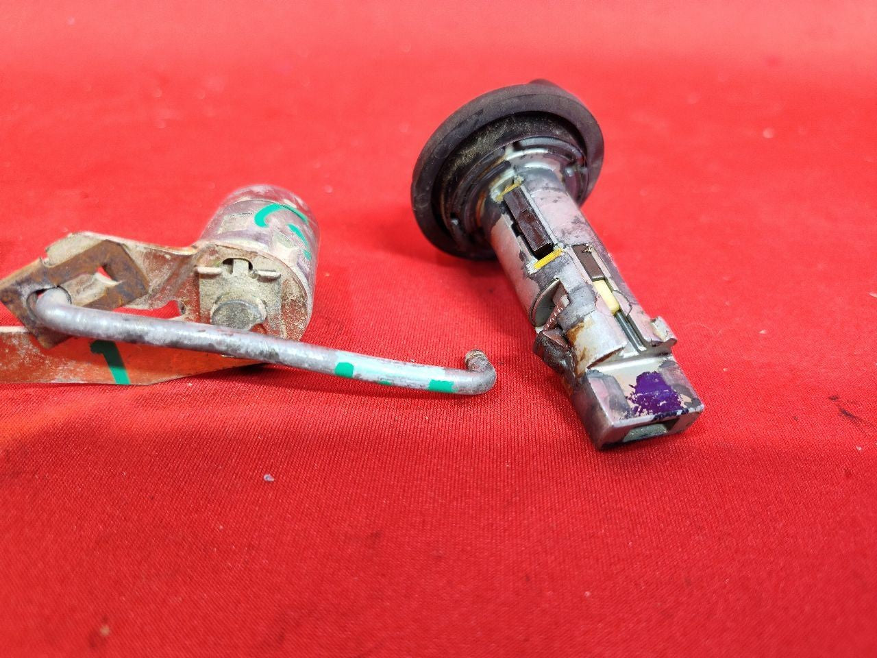 1998-2000 Chevy GMC Cadillac Ignition Lock Cylinder Door Tumbler Switch Key Set