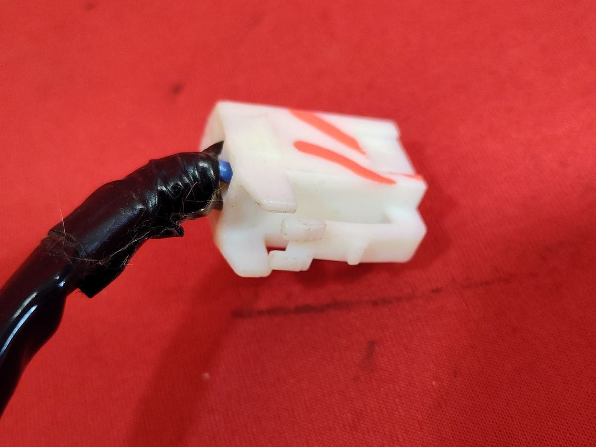 2001-2005 Lexus GS300 GS430 Front Left Driver Seat Belt Buckle SINGLE PLUG