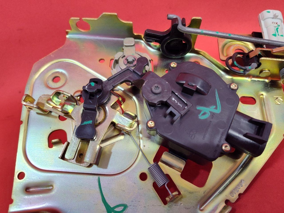 2000-2006 Suburban Tahoe Yukon 02-06 Escalade Liftgate Hatch Window Latch