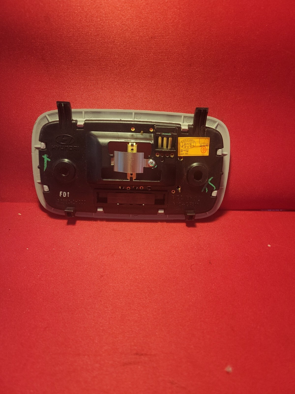 2010 - 2013 Kia Soul Dome Center  Light W/ Sunroof 92850-2H000QW / GRAY