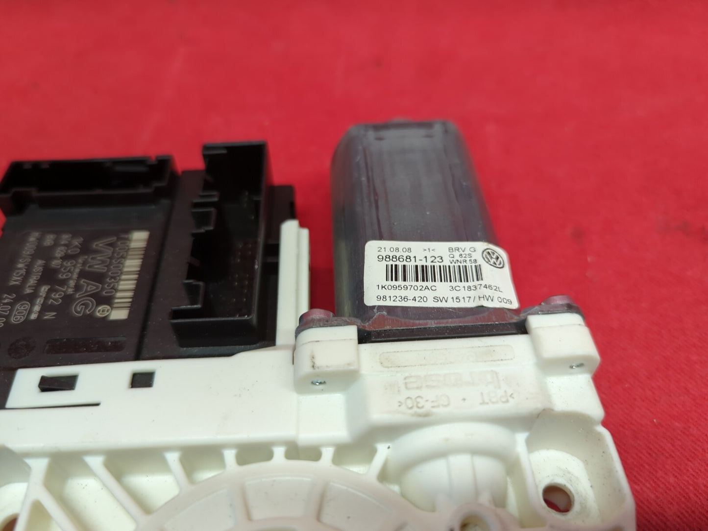 2007 VW Volkswagen Passat FRONT RIGHT PASSENGER Door Window Motor 1K0959792N