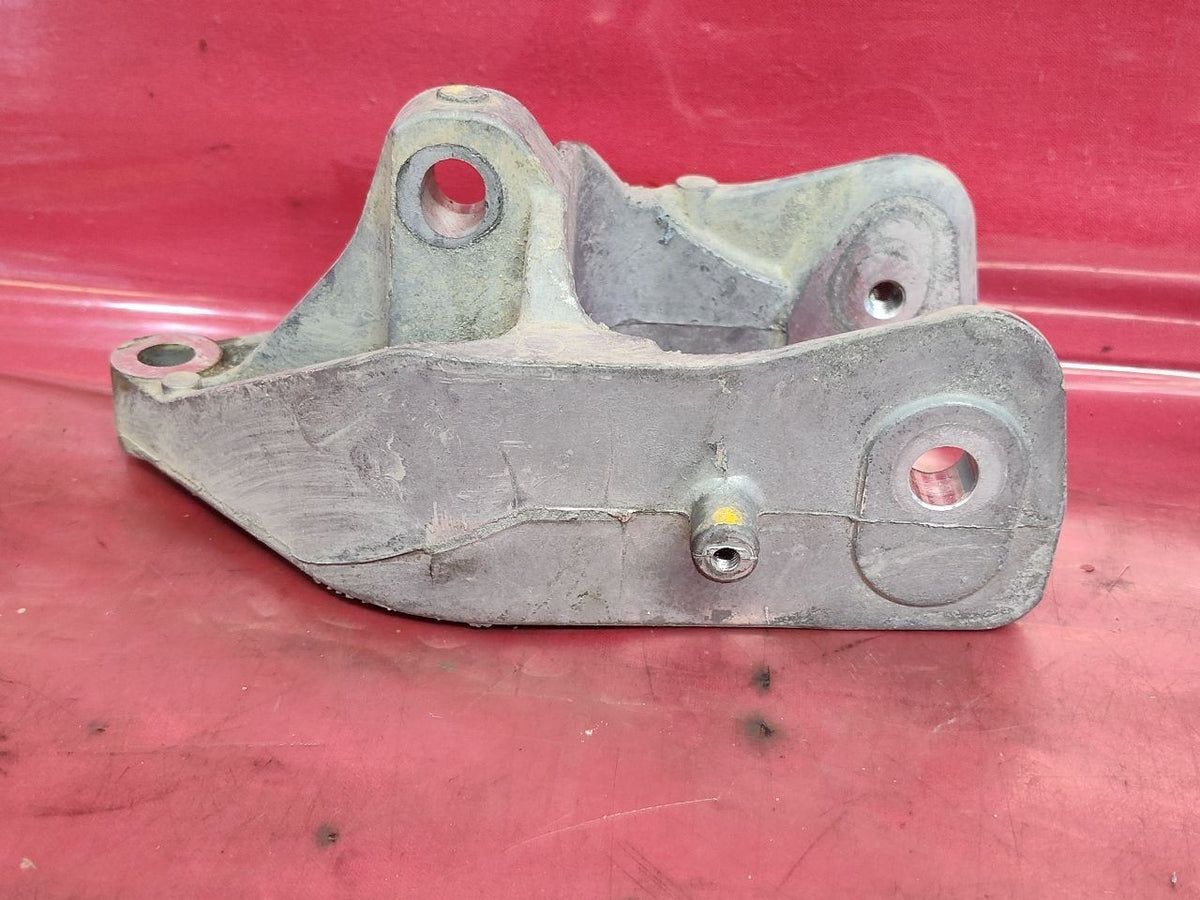 2011-2020 Chrysler Dodge 3.6L Van REAR Engine Mount Bracket 4721570AB