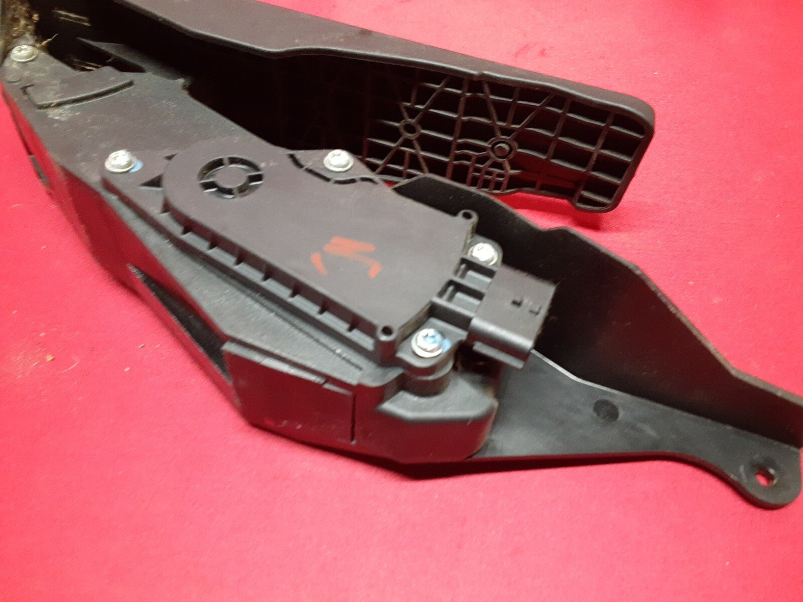 2008 - 2019 Infiniti 2009 - 2020 Nissan 370Z Acceleration Gas Pedal 	18002-1NC0A