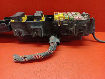 2004 - 2006 Dodge Durango 4.7L Fuse Box Engine w/o Tow Package