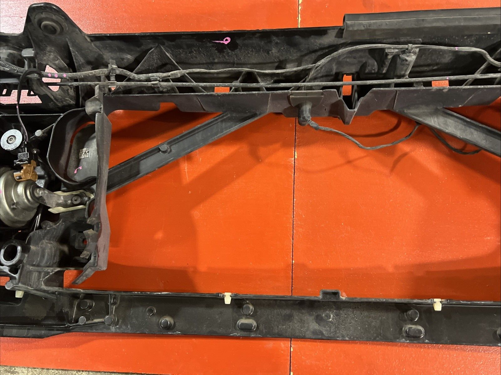 2005 - 2016 Land Rover Range Rover Sport / LR3 / LR4 Radiator Support