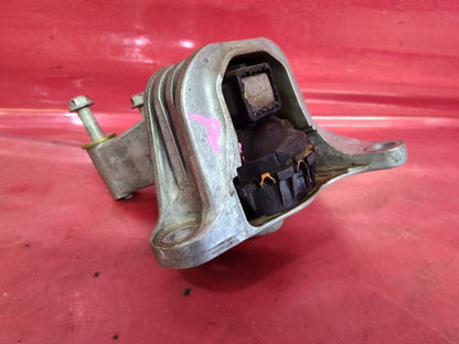 2015-2019 Fiat 500 Auto Trans Right Engine Motor Mount Isolator Bracket - 67k