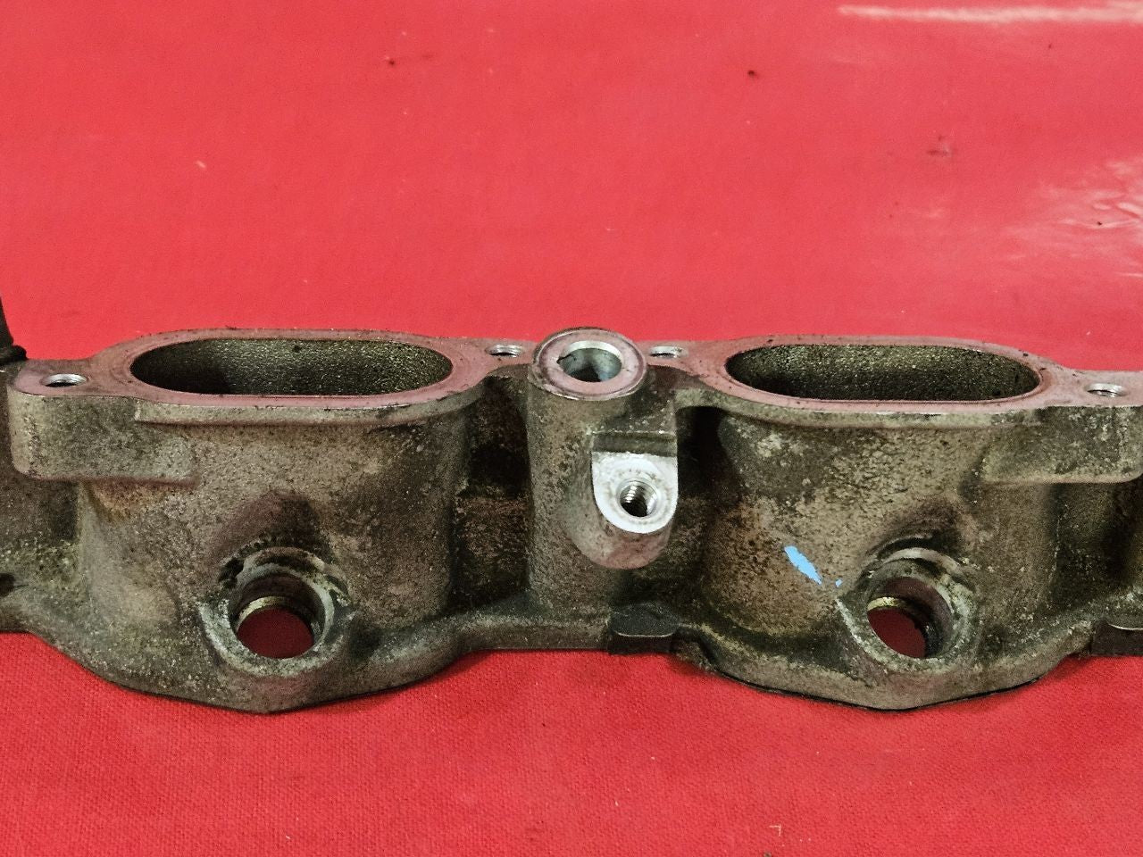 06-09 Land Rover Range Rover LEFT DRIVER Lower Intake Manifold Adapter V8