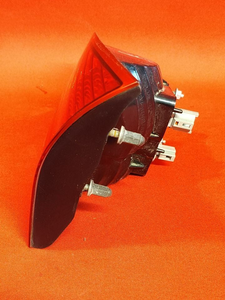 2008-2014 Subaru Tribeca RIGHT PASSENGER INNER Liftgate Hatch Tail Light Lamp