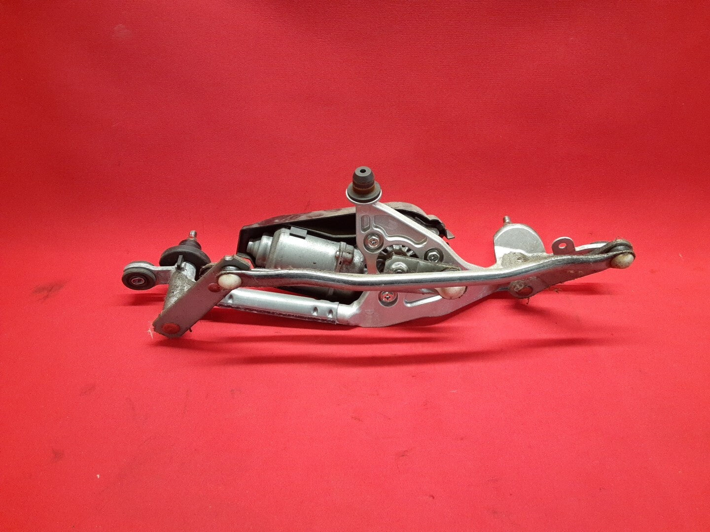 2012 - 2019 Fiat 500 / Fiat 500e Front Wiper Motor W/ Linkage 68093043AA