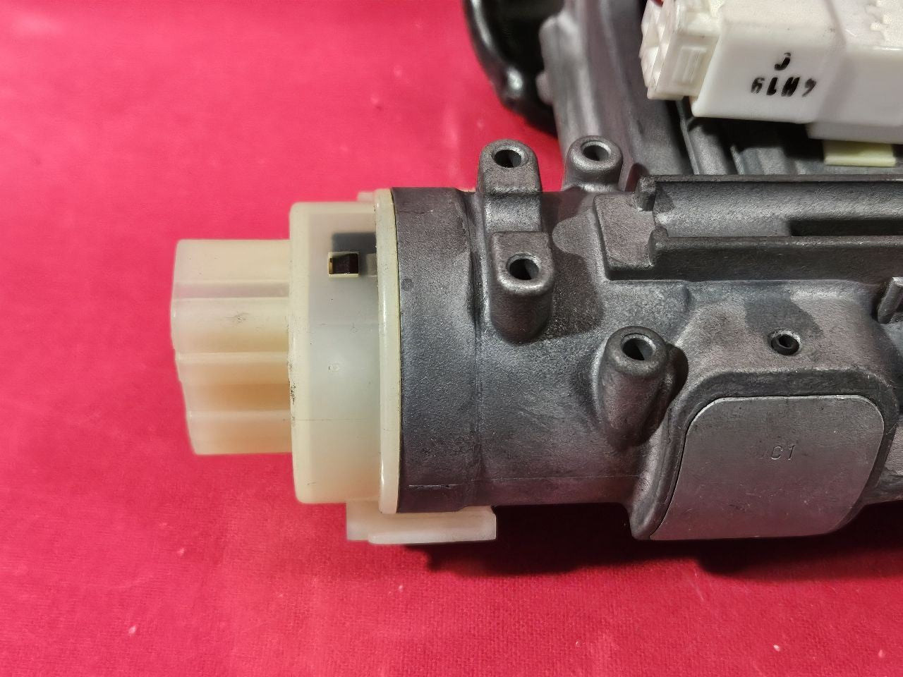 06-11 Hyundai Accent MANUAL TRANS Ignition Lock Cylinder Switch Housing w/ Key