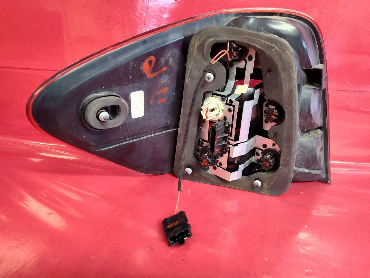 06-08 Mercedes ML-Class RIGHT PASSENGER Outer Tail Light Lamp Type 164
