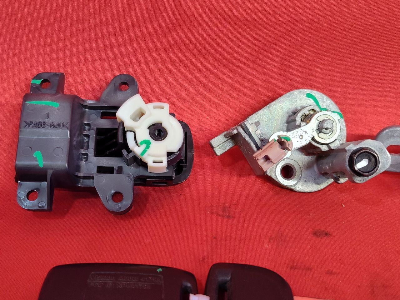 2007-2009 Mazda3 SEDAN Auto Trans Ignition Lock Cylinder Key Tumbler Key SET