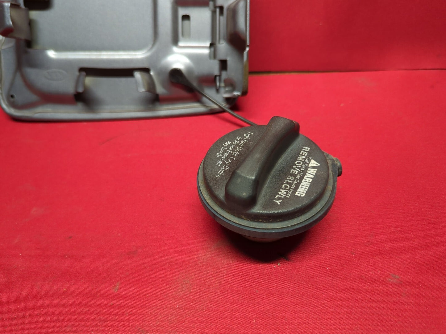2003 - 2009 Fuel Filler Door Lid Flap w/ Cap 69511-3E110 - G7 - 	Alpine Gray