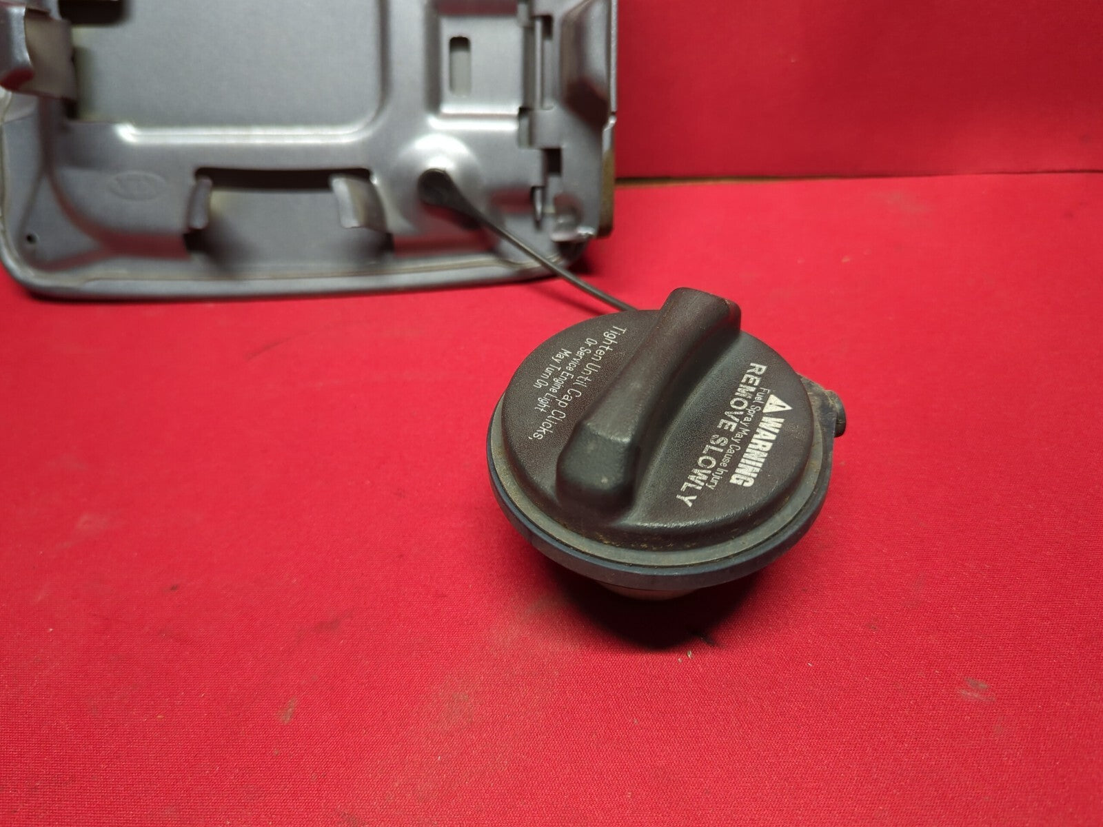 2003 - 2009 Fuel Filler Door Lid Flap w/ Cap 69511-3E110 - G7 - 	Alpine Gray