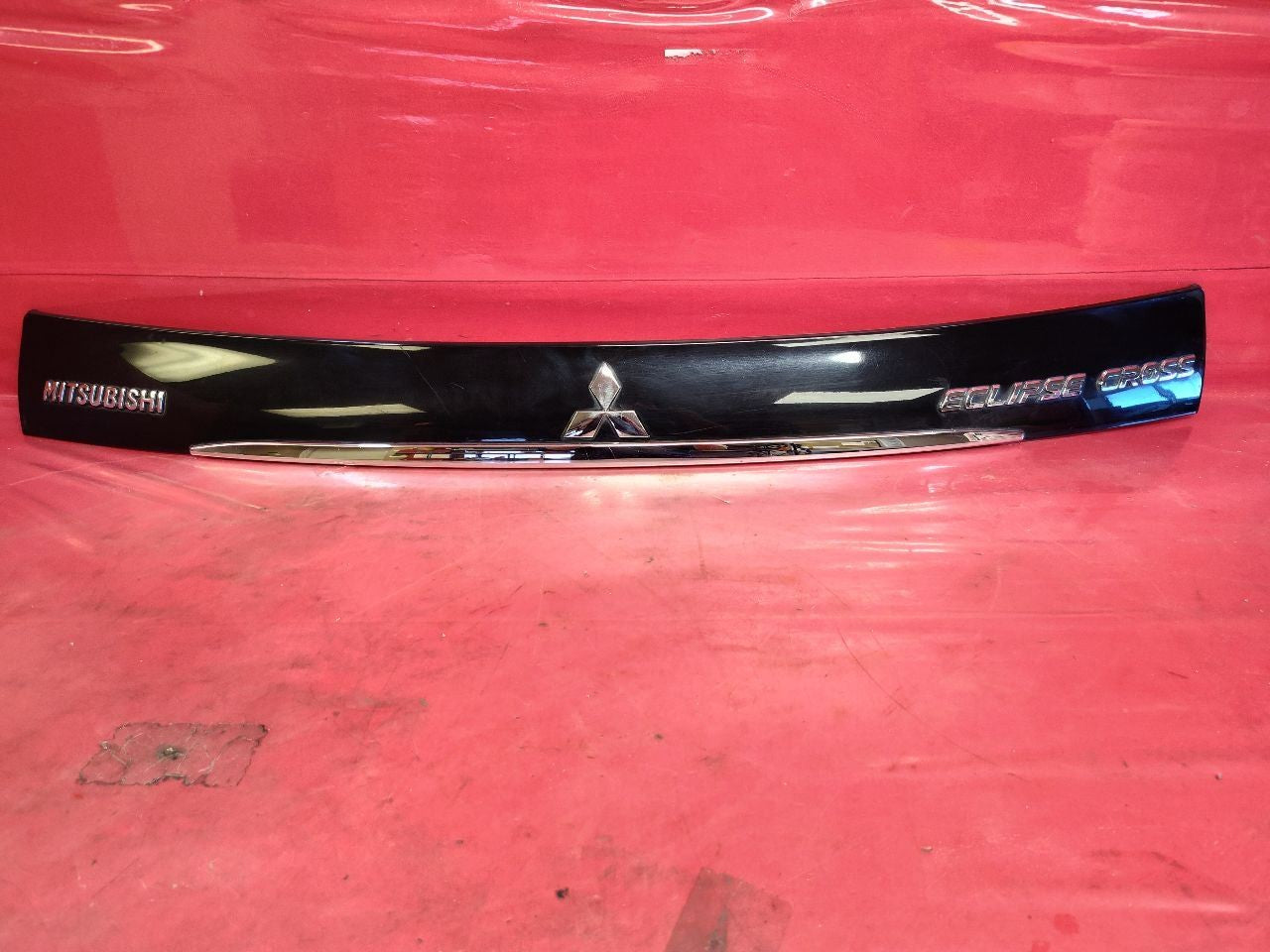 18-20 Mitsubishi Eclipse Cross SE/SEL Liftgate Hatch Emblem Trim Panel X42 Black